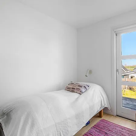 2 Bedroom Cozy In Semesterbostad *