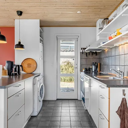 2 Bedroom Cozy In