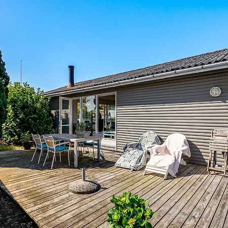 2 Bedroom Cozy In Semesterbostad