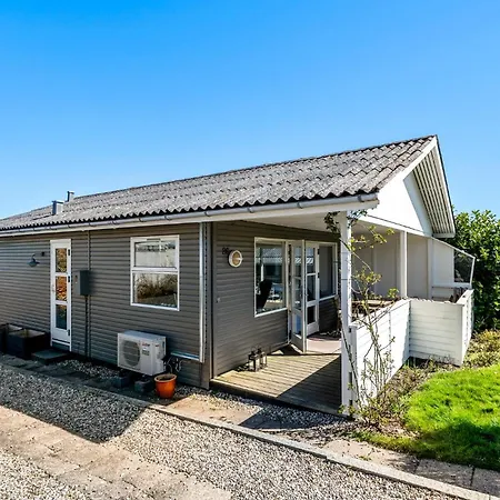 بيت للعطل 2 Bedroom Cozy In *